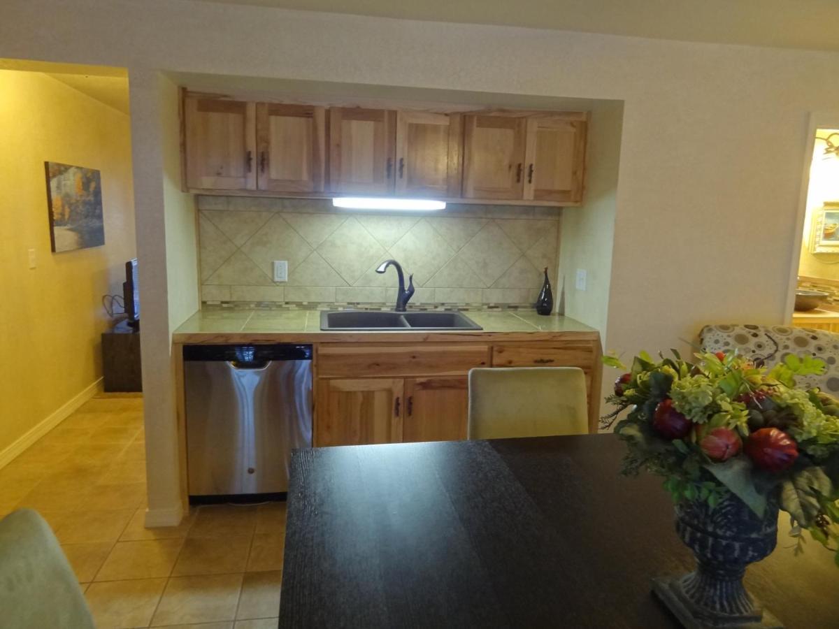 Mount Ida Poolside King Cabana With Full Kitchen, King Bed, Sleeper Sofa And Pool Access, Hotel Room מראה חיצוני תמונה