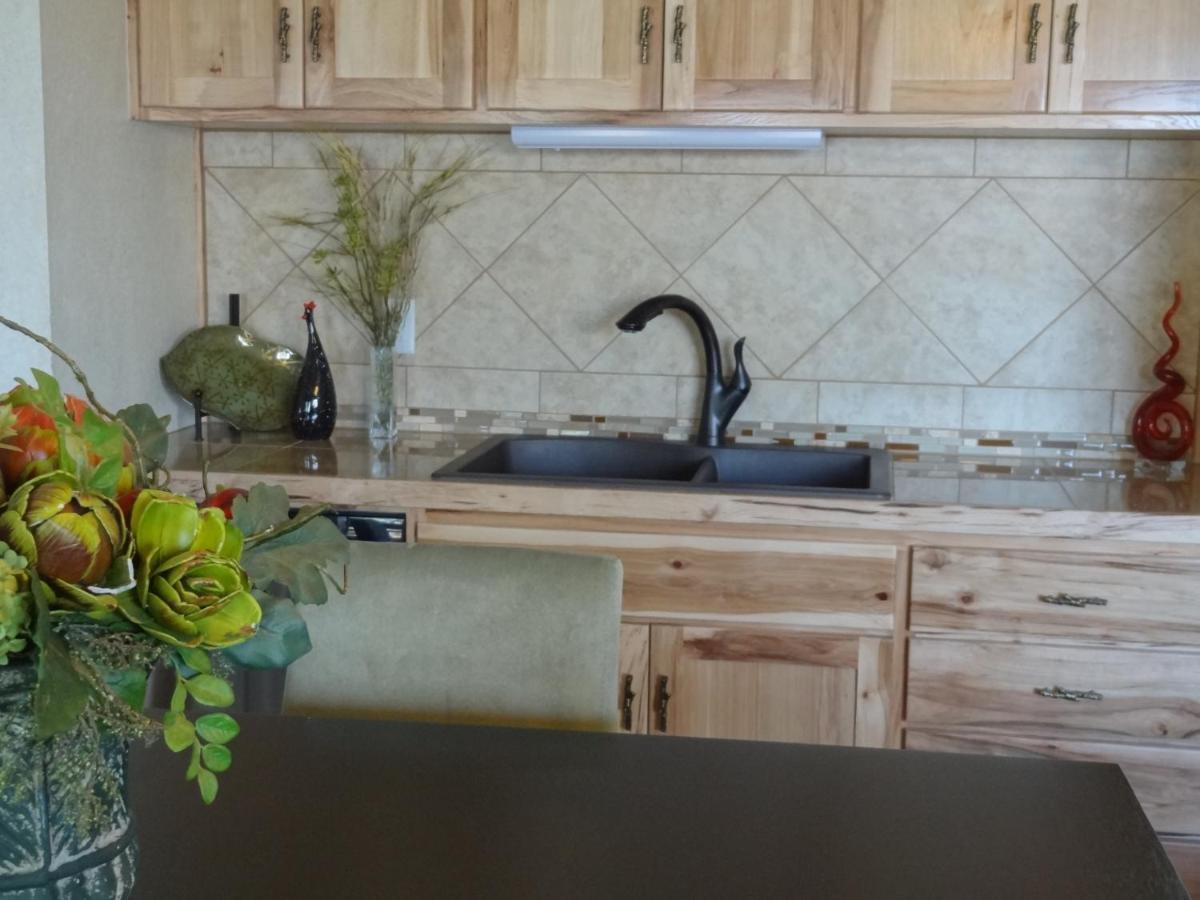 Mount Ida Poolside King Cabana With Full Kitchen, King Bed, Sleeper Sofa And Pool Access, Hotel Room מראה חיצוני תמונה