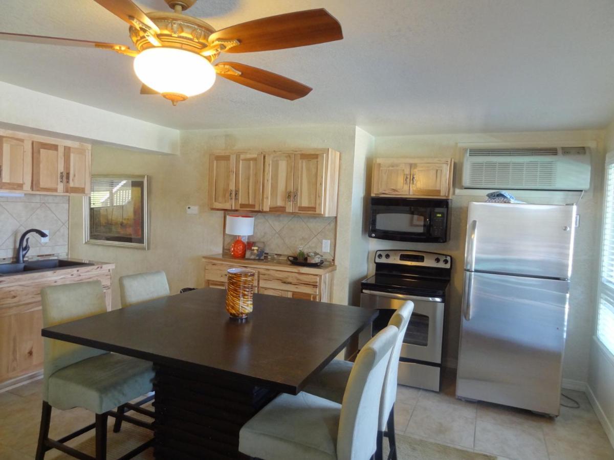 Mount Ida Poolside King Cabana With Full Kitchen, King Bed, Sleeper Sofa And Pool Access, Hotel Room מראה חיצוני תמונה